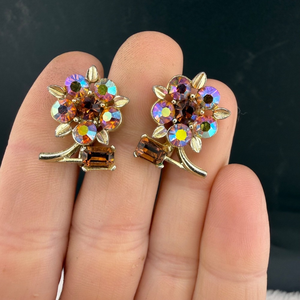Vintage Lisner Screw Back Earrings Brown AB Rhinestone Flower Gold Tone Signed